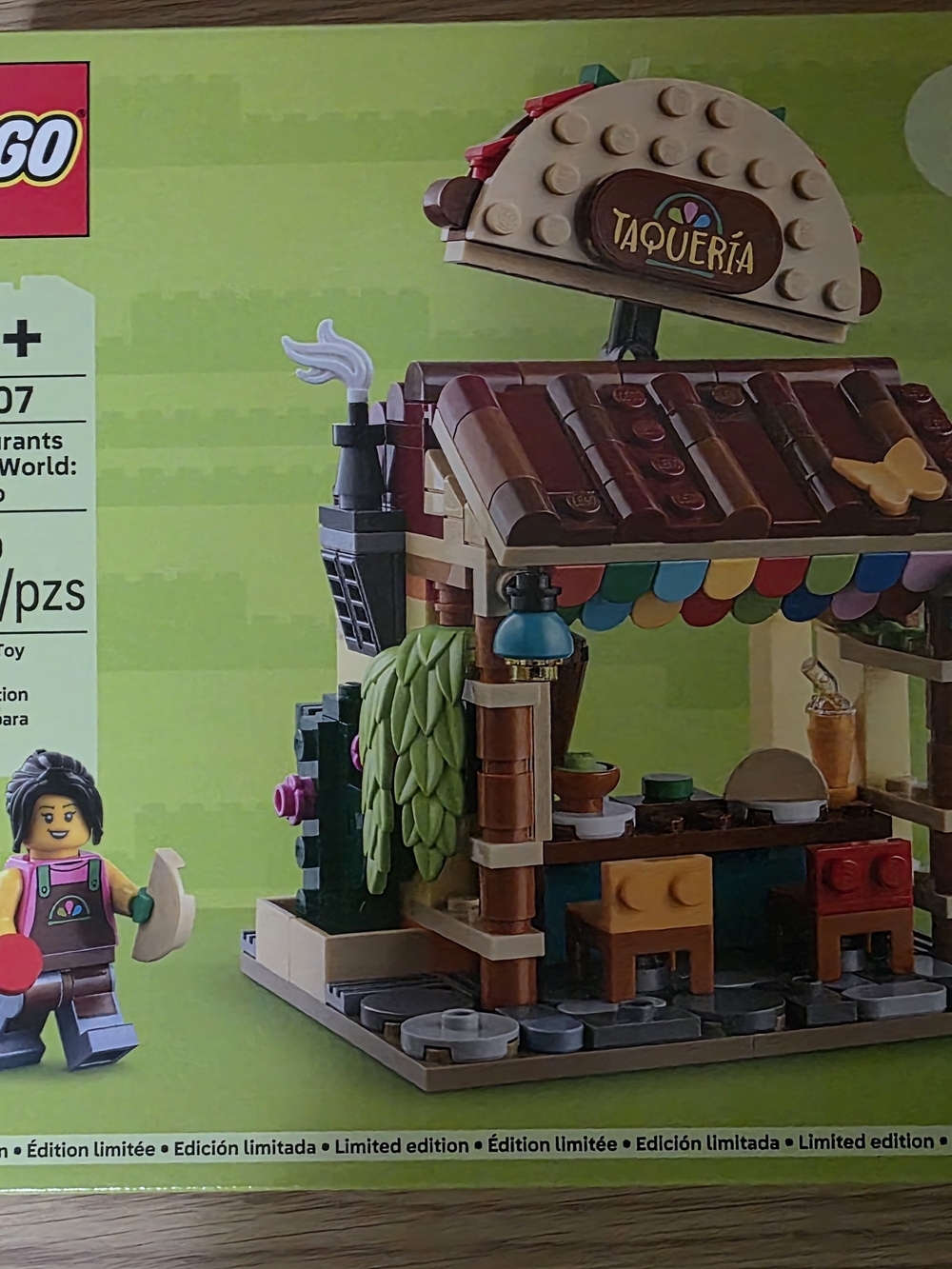 LEGO Taquería Taco Stand Building Set - Brown, Green, Tan, Blue, Red, Yellow